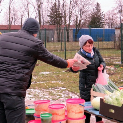 Targowisko w Lipsku - zbieranie podpisów i rozdawanie gazety 